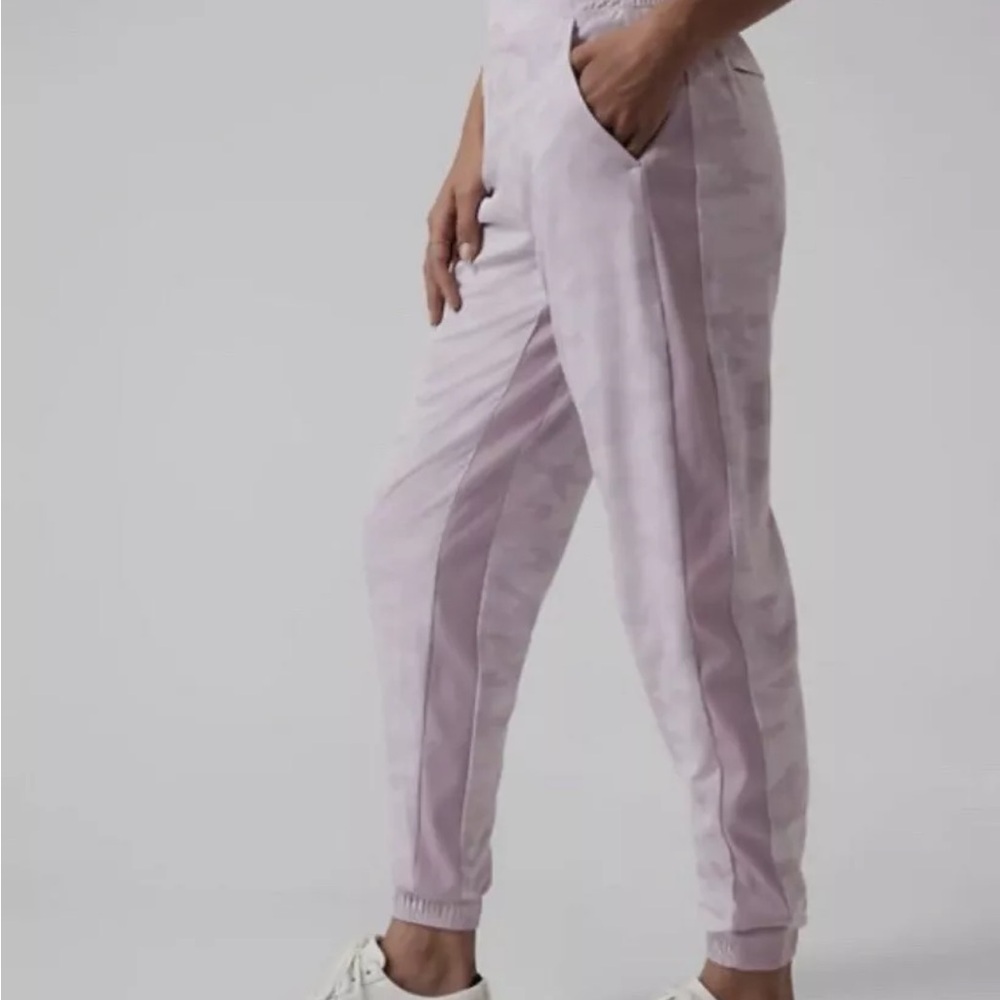 Athleta Women’s Size 6 Brooklyn Lavender Camo Joggers
